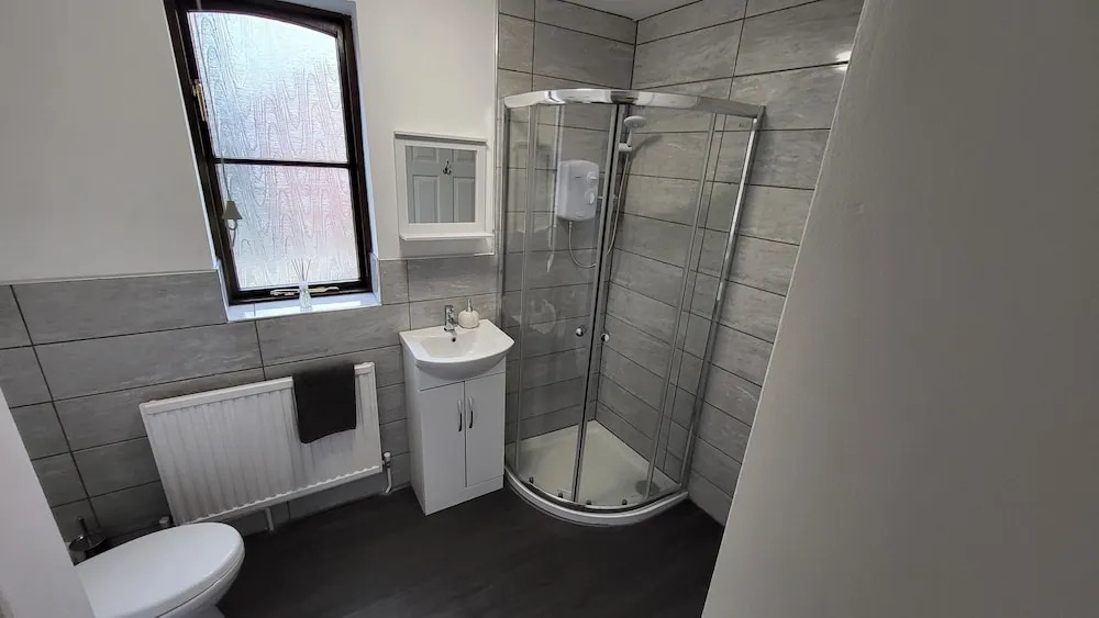 Heart of Lincoln City, 3 Bedrooms, Sleeps 4 Guests