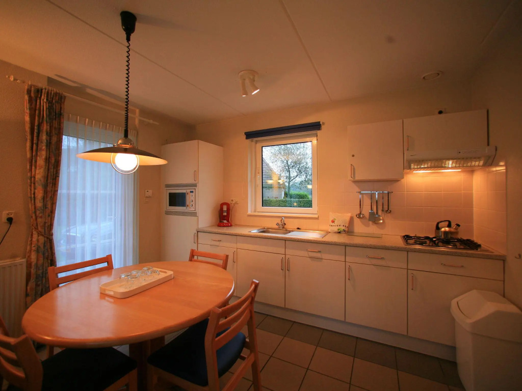 Comfortable bungalow with massage shower, within nature