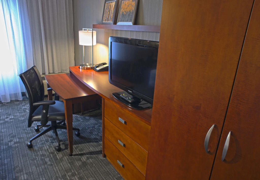 Courtyard by Marriott Hamilton