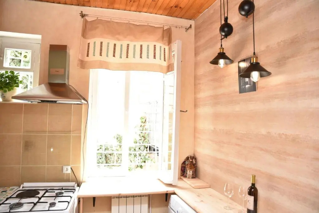 3 BD App with cozy Garden