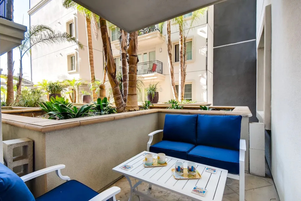 (70% off) - San Diego Top Location Work Or Fun 2BR/2.5 Bath - Pool, Gym, & Free Parking (FV10)