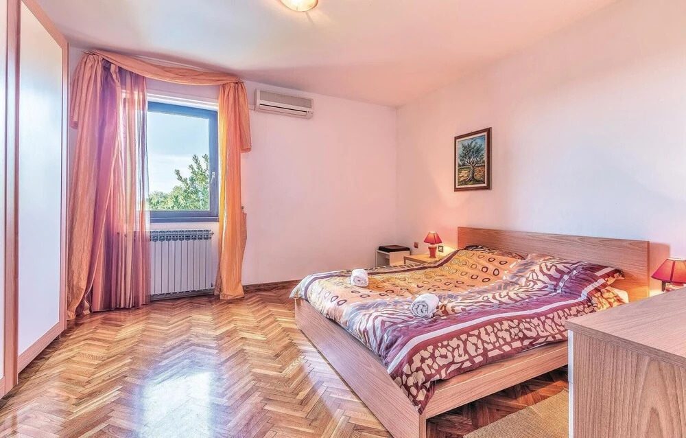 Stunning Home in Pula With Wifi and 4 Bedrooms