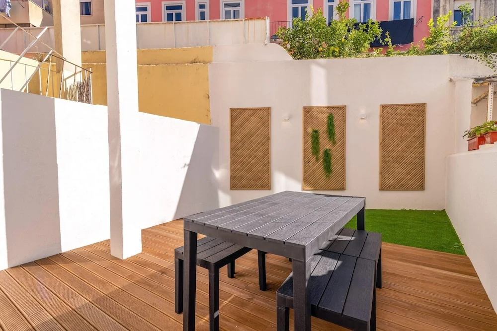Dazzling Apartment With Private Terrace in Alcântara