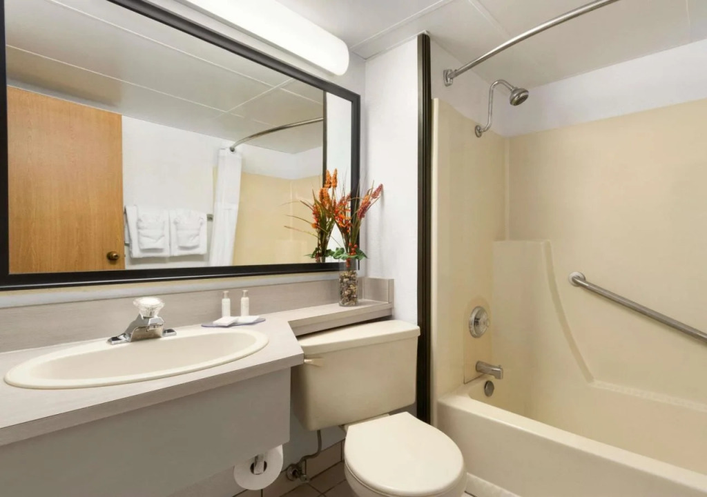 Emerald Hotel & Suites
