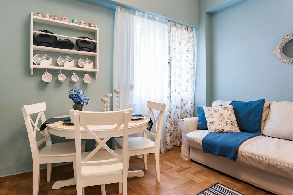 Charming Acropolis Metro Apartment