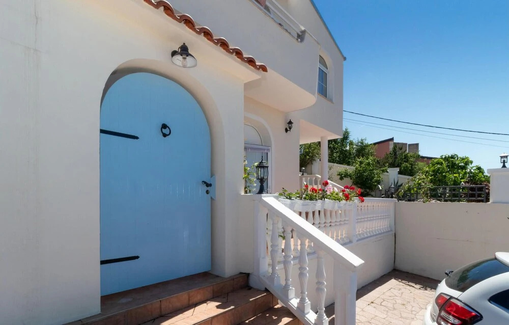 Beautiful Apartment in Dramalj With Wifi and 3 Bedrooms