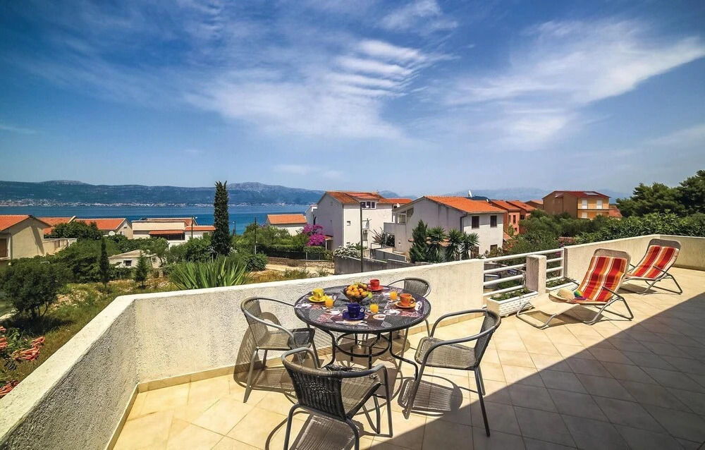 Nice Home in Slatine With Wifi and 5 Bedrooms