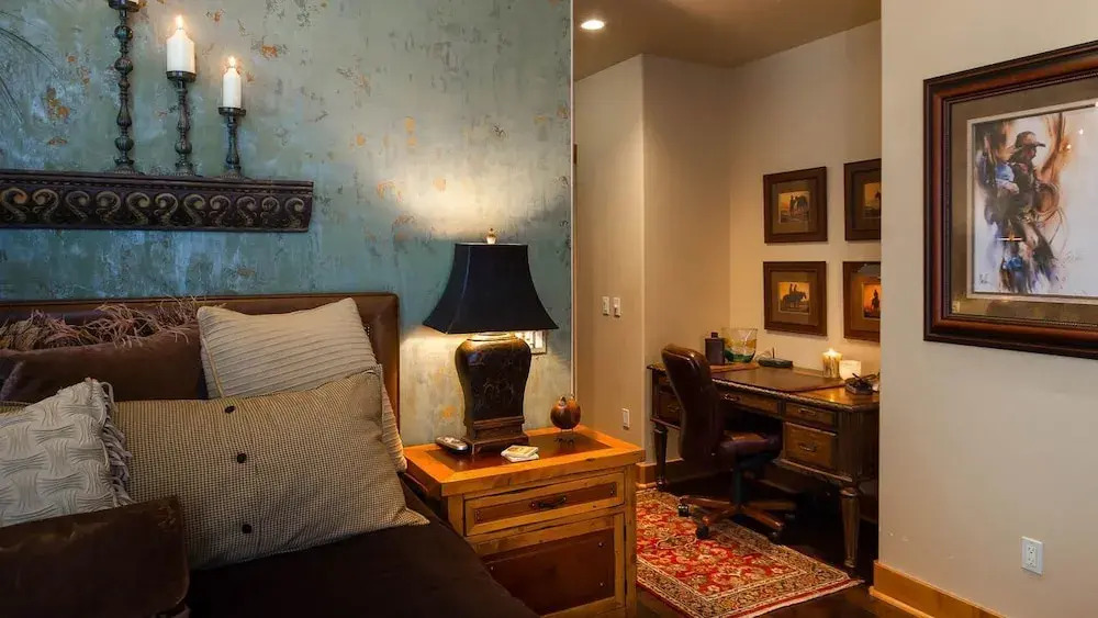 5th Street Penthouse 3 BedroomCondo By Moving Mountains