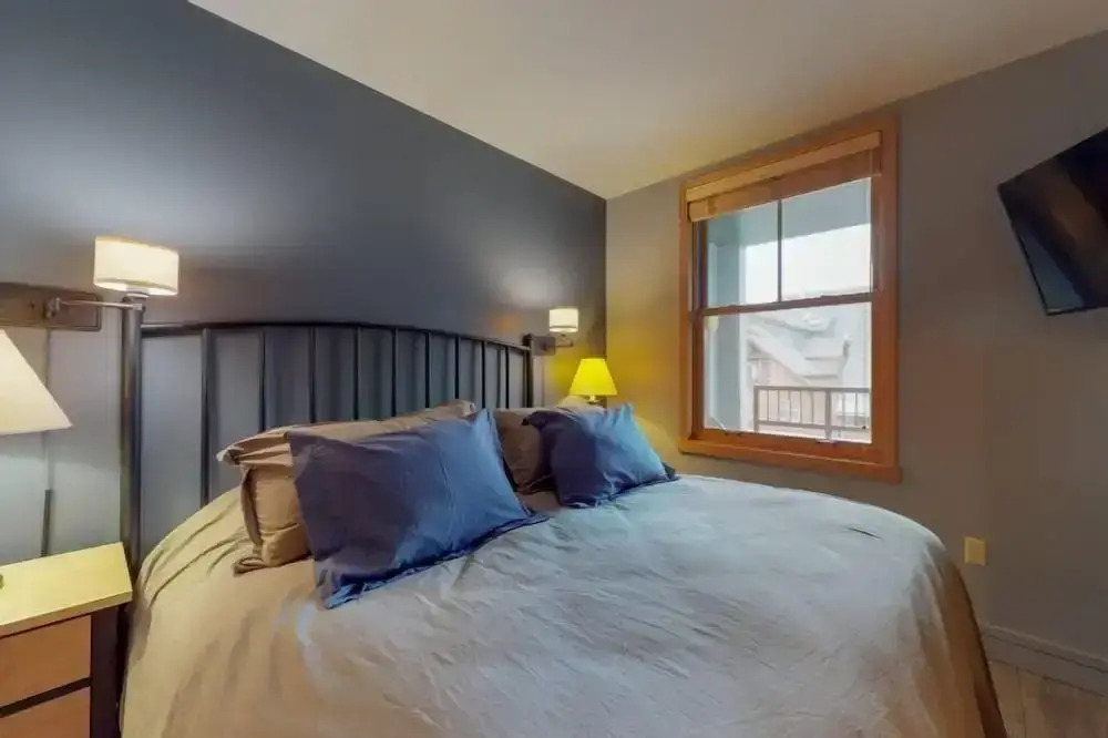 1 Bedroom Mountain Condo In River Run Village With Expansive Mountain Views And Walking Distance To Ski Slopes