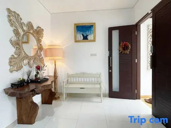 Treevilla 3 Bedrooms Home with Private Pool in South Jakarta