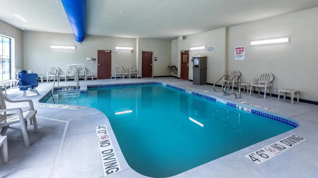Cobblestone Hotel & Suites - Janesville