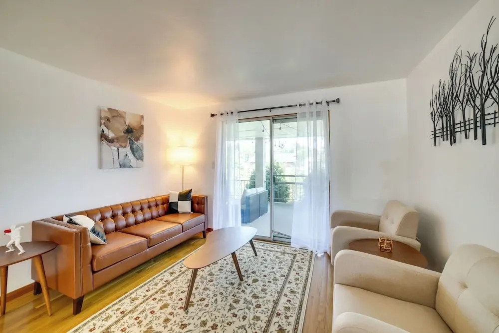3 Mi to Downtown: Pittsburgh Home w/ Balcony!