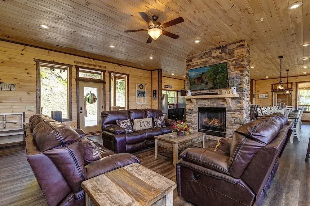 Bee Chillin Bear Inn - 7 Bedrooms, 7 Baths, Sleeps 26 7 Cabin by RedAwning