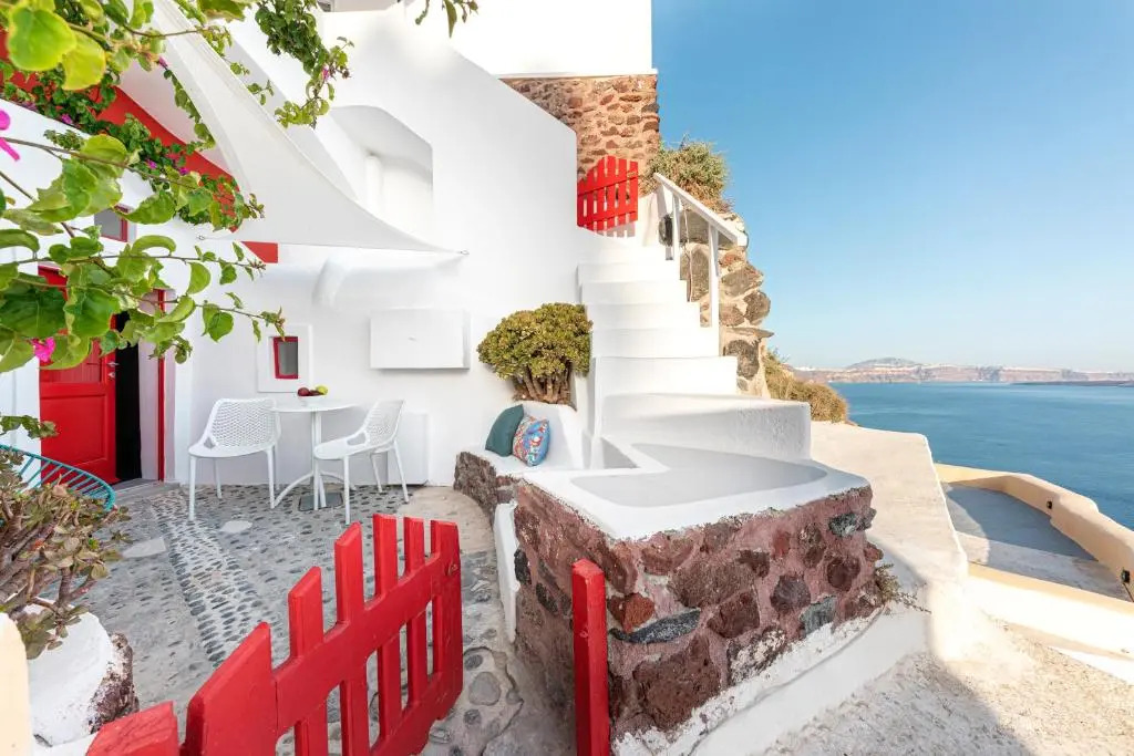 White Cave by Caldera Houses