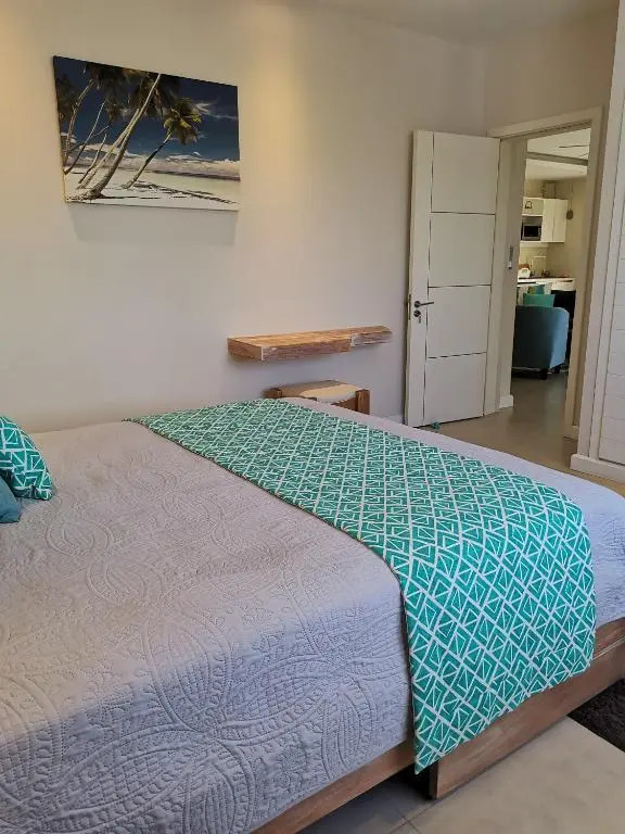 PEREYBERE -Charming 2 bedrooms apartment- WITH POOL - BEACHCOVE Apartments, North Living, APT 8