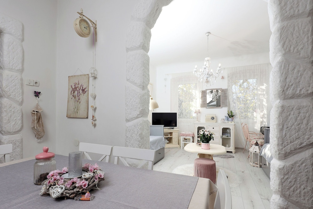 House Ingrid