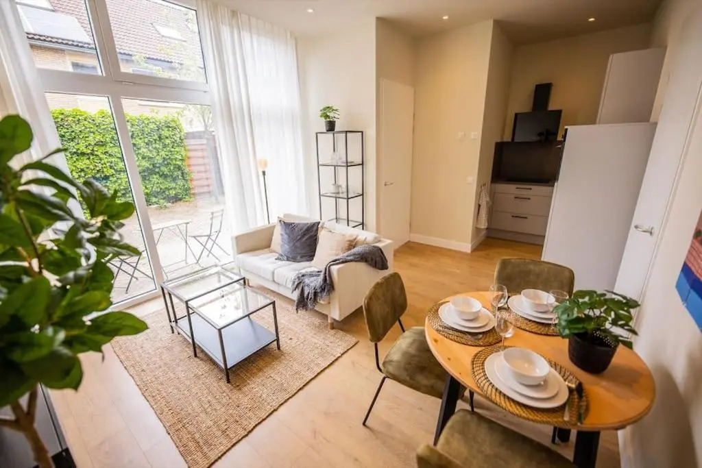 Delightful 2 Bedroom Serviced Apartment 54m2 -MST40D-