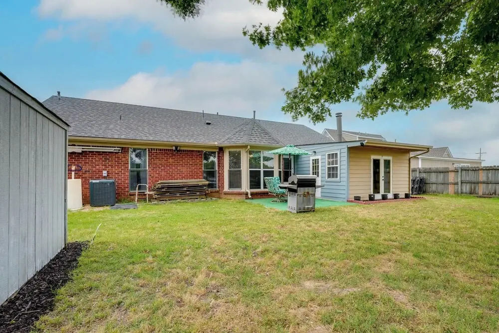 Horn Lake Home w/ Yard: 8 Mi to Graceland!