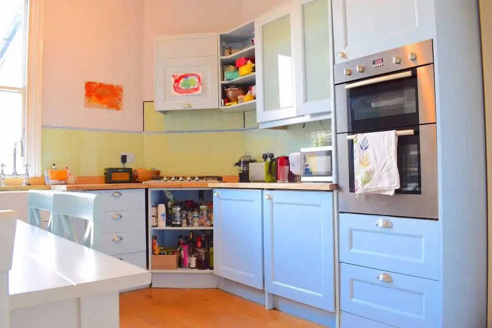 3 Bedroom Victorian Flat With Parking in South East London