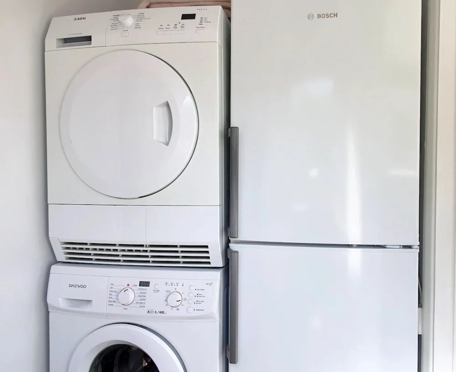 3-bed House With Superfast Wi-fi, DW Lettings 15vr
