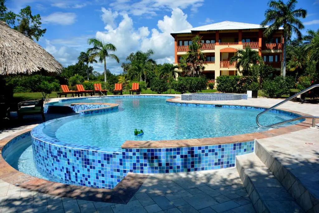 Beach Walkout Condo 112 3BR2BA Sleeps 8