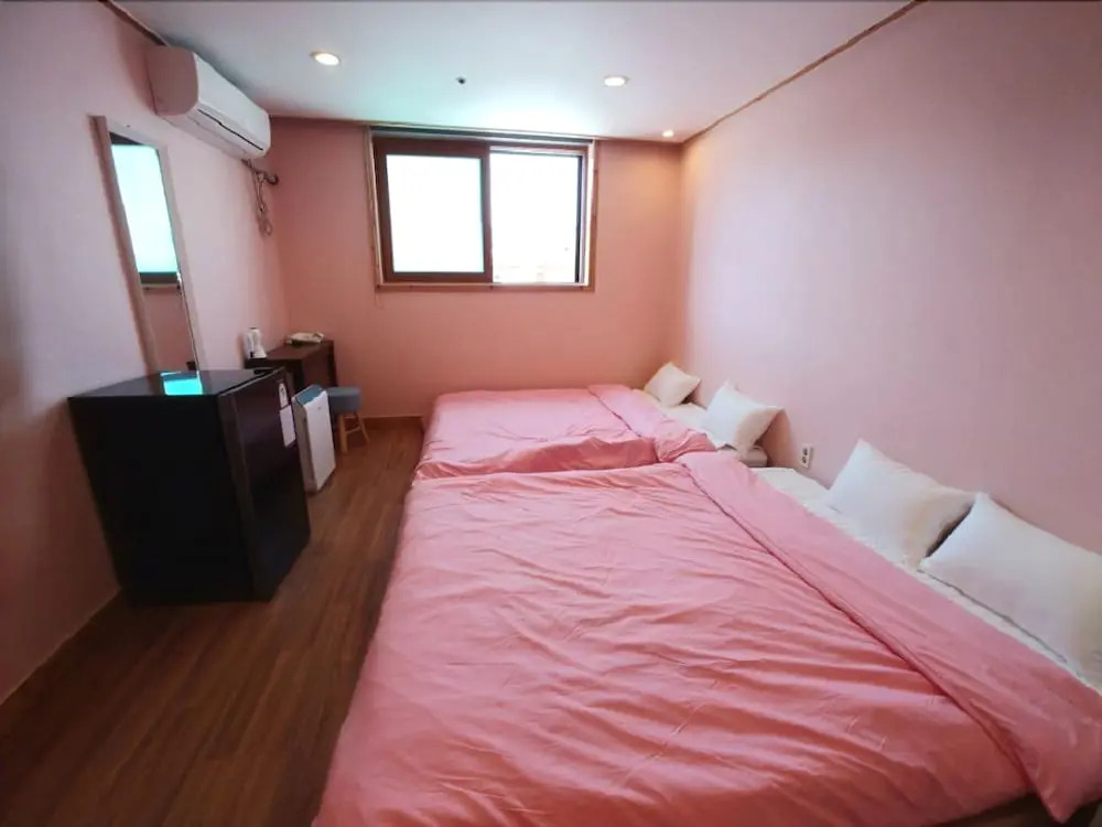 FOUR SEASON GUEST HOUSE - Hostel