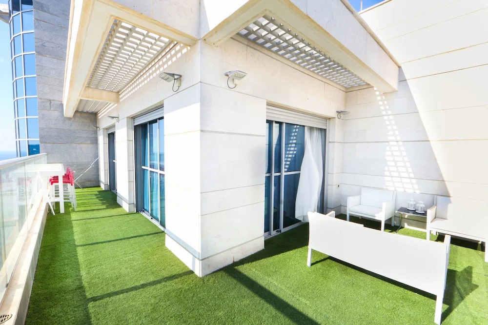 Seaview Oasis Luxurious penthouse