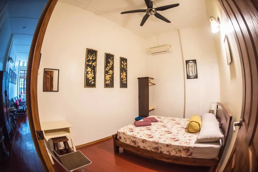 Sojourn Beds & Cafe - Hostel