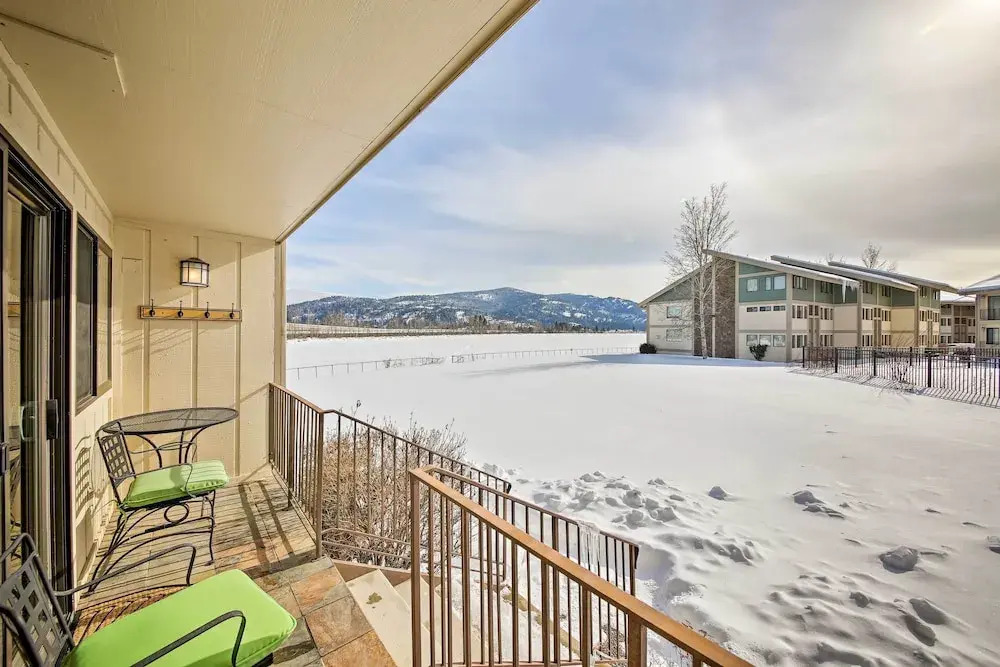 Lake Pend Oreille Condo w/ Porch & Mountain View!