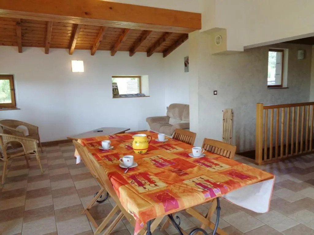 Gîte familial avec terrasse et animaux bienvenus - FR-1-496-145