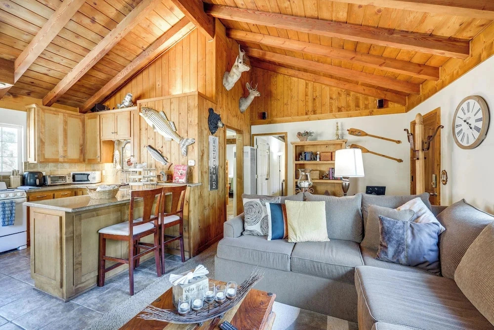 2 Mi to Big Bear Lake! Quiet Cabin w/ Yard & Grill