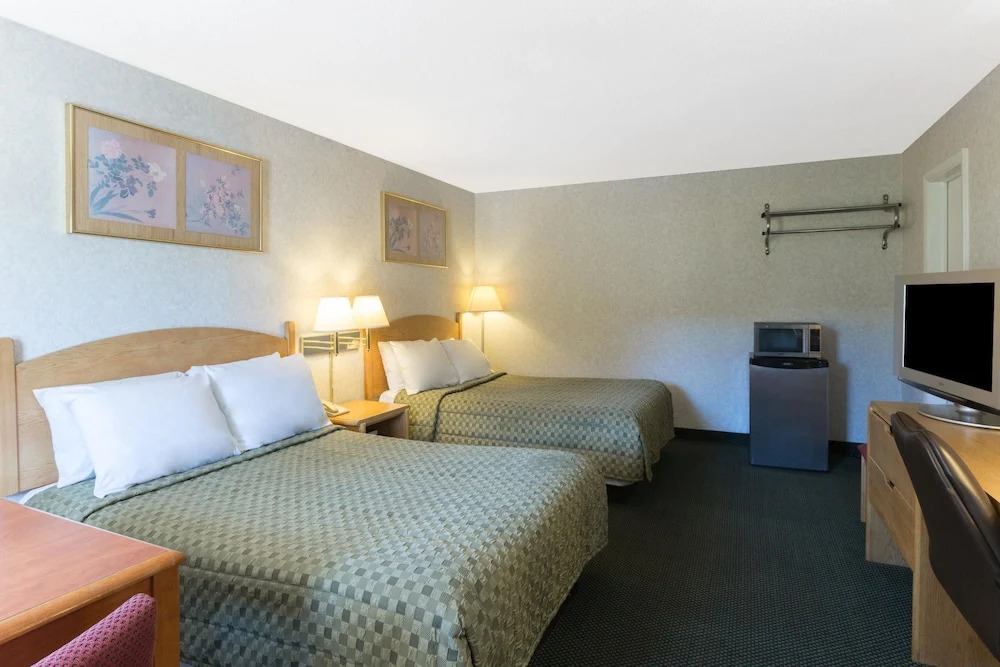 POCONO NIGHT LODGE