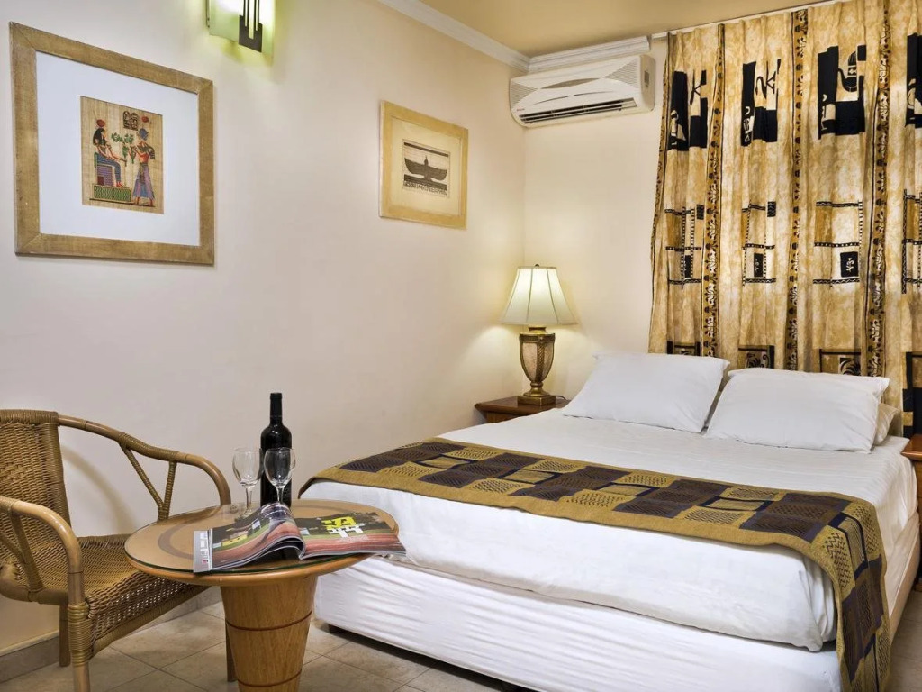 Melony Hotel