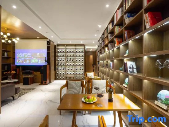 Xianyun Lakeside Hostel