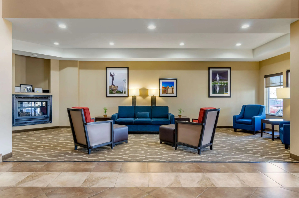 Comfort Inn & Suites near Bethel College