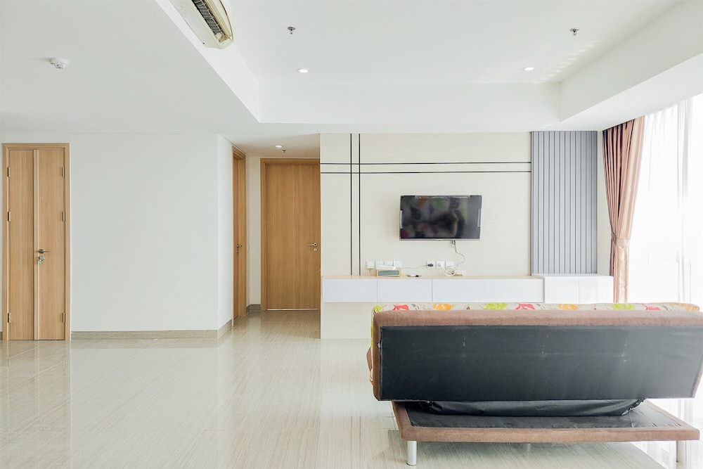 Spacious and Lavish 3BR at Hillcrest House Apartment By Travelio
