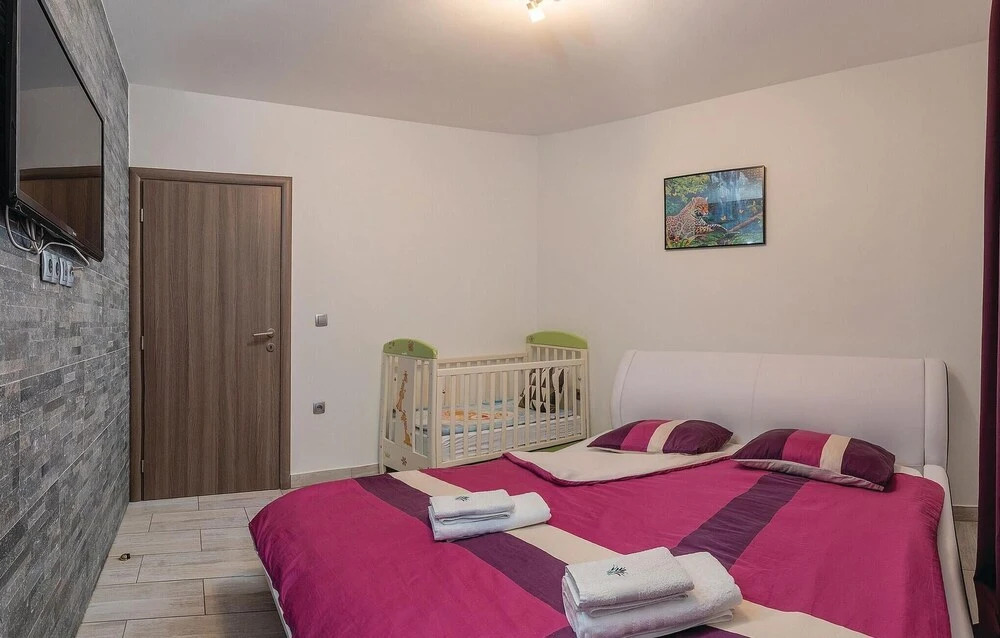 Nice Home in Kastel Novi With Sauna, Wifi and 8 Bedrooms