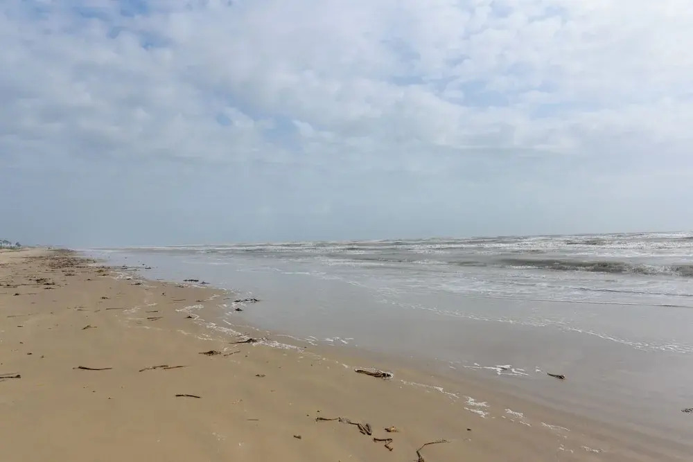 Walk to Beach: Coastal Gem in Bolivar Peninsula!