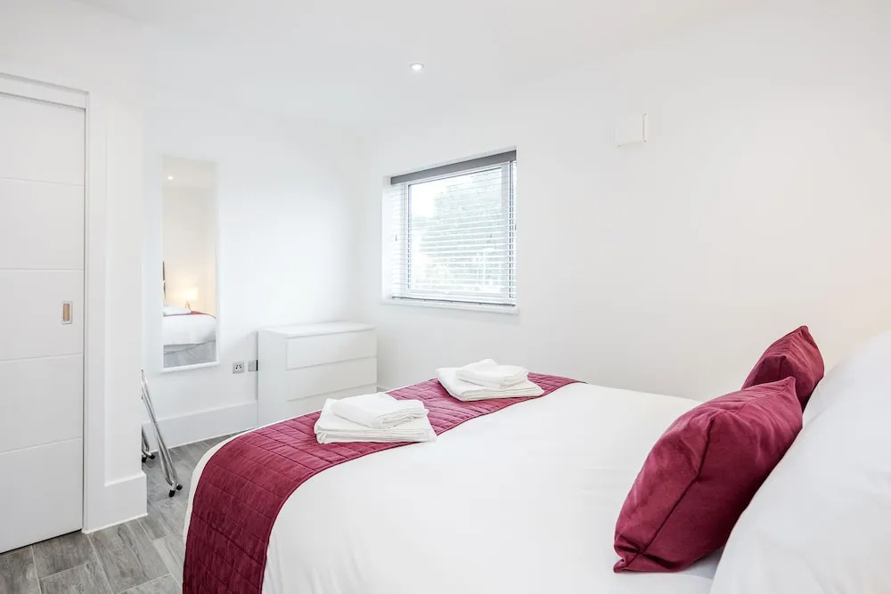 Roomspace Apartments -The Legacy