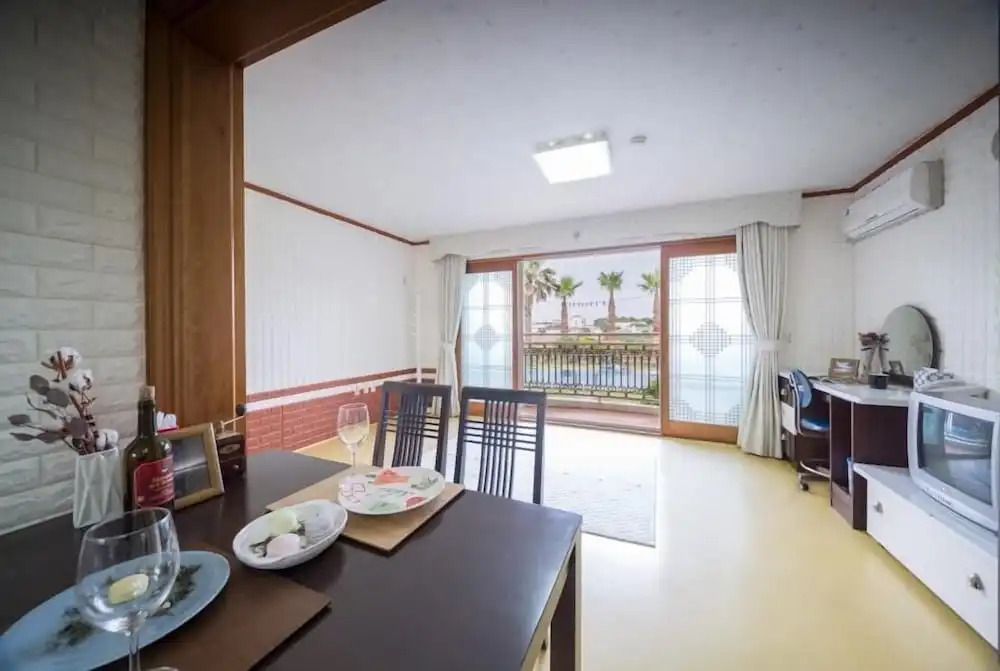 Seogwipo Jejuhae-anhyuyang Pension