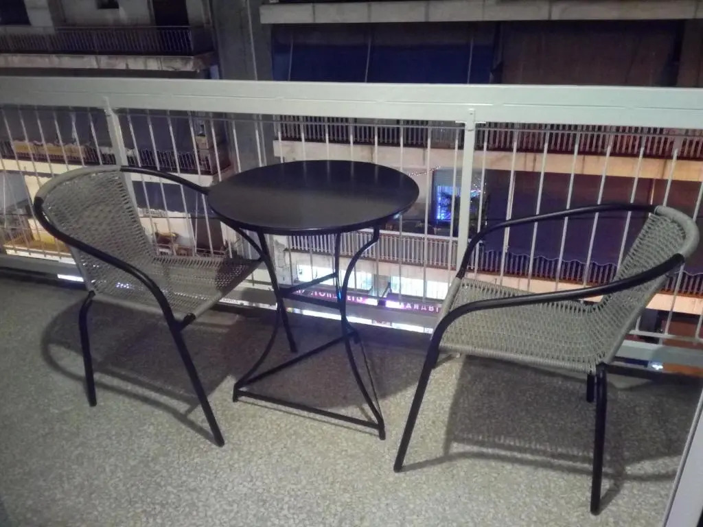 New studio next to metro for 2 people