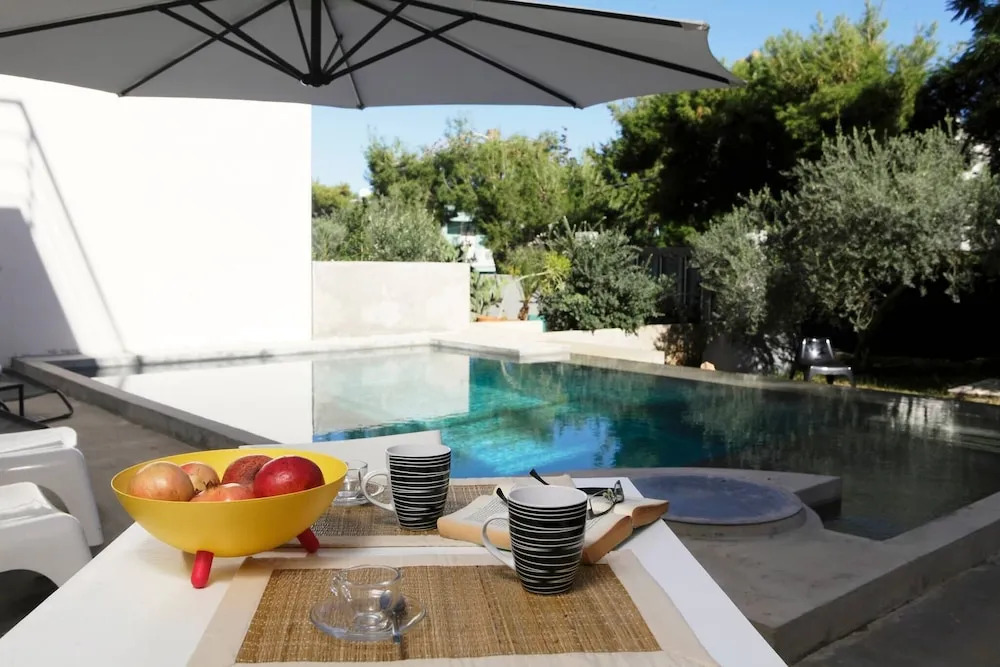 Villa With Pool Garden Near The Sea