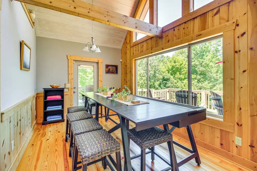 Ellijay Cabin w/ Hot Tub & Mountain Views
