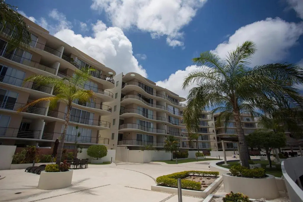 Pool View 3 Bedroom Apartment