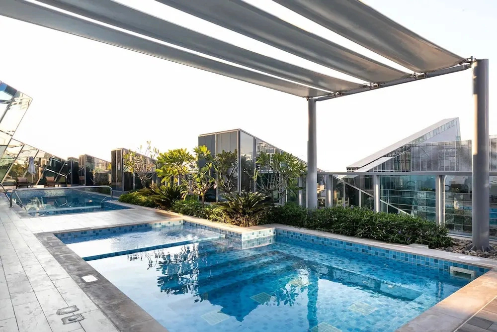 LUX Studio Near Burj w Canal Views