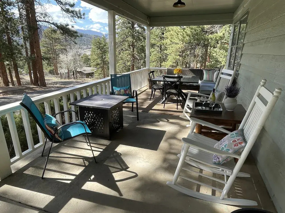 Aspen View Getaway - Monthly Long-term Vacation Rental 30+ Days -- Estes Park 4 Bedroom Home by RedAwning