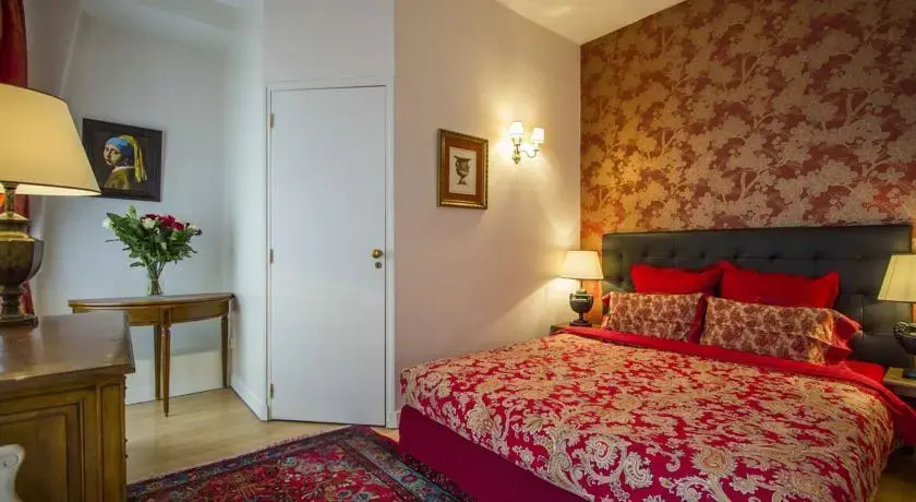 Louvre Apartments