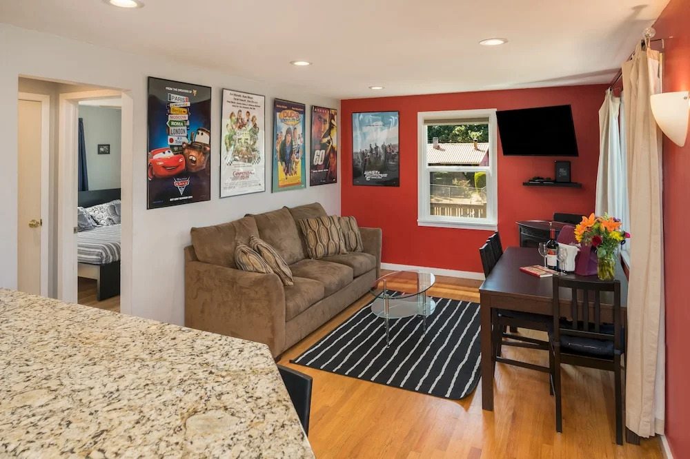 Seattle Vacation Home: The Autobahn