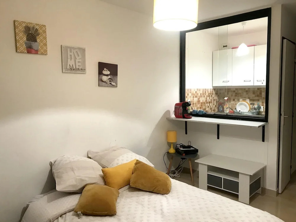 Studio In Nice With Balcony And Wifi 20 M From The Beach