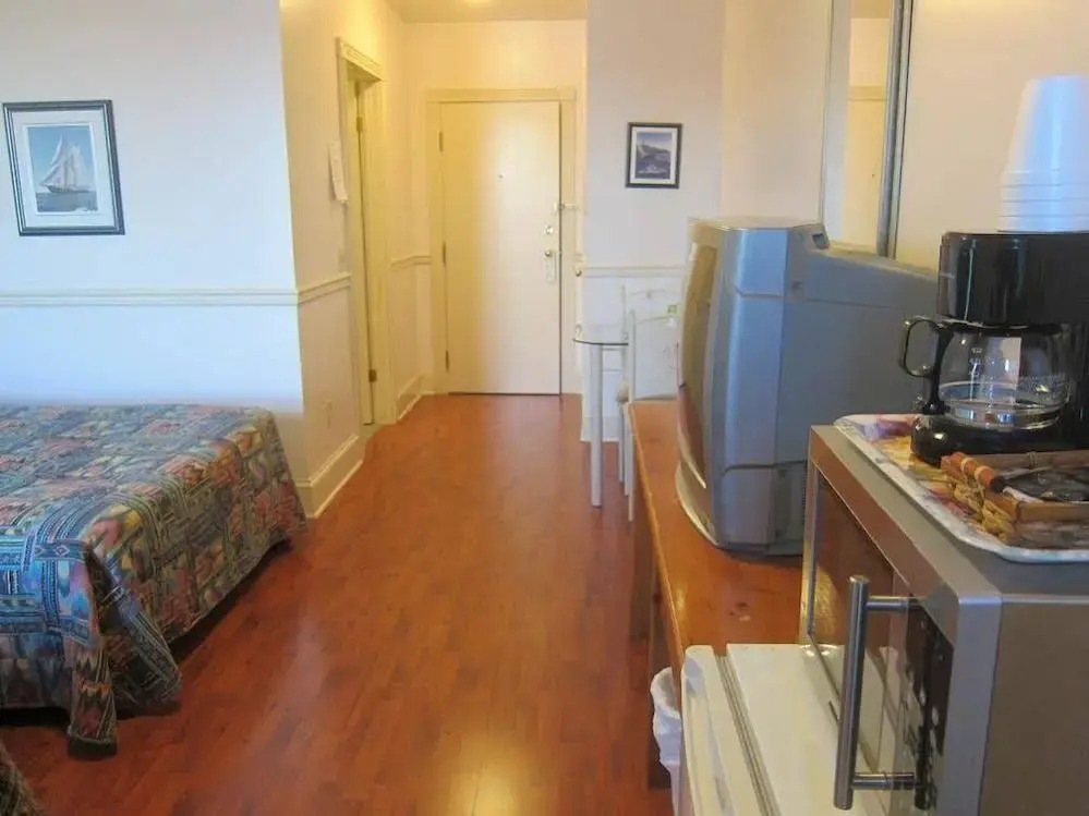 Shoreline Suites